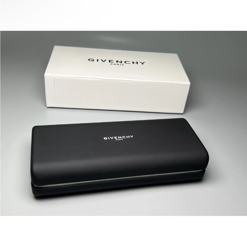 New Givenchy Case Matte Black  Hard Leather Original Gift  Box